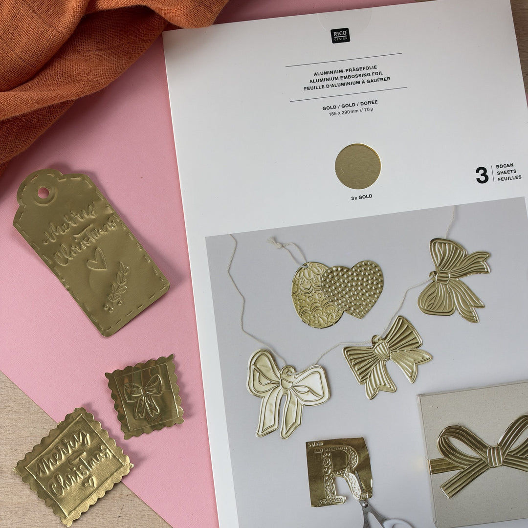 Prägefolie Gold von Rico Design mit geprägten Motiven