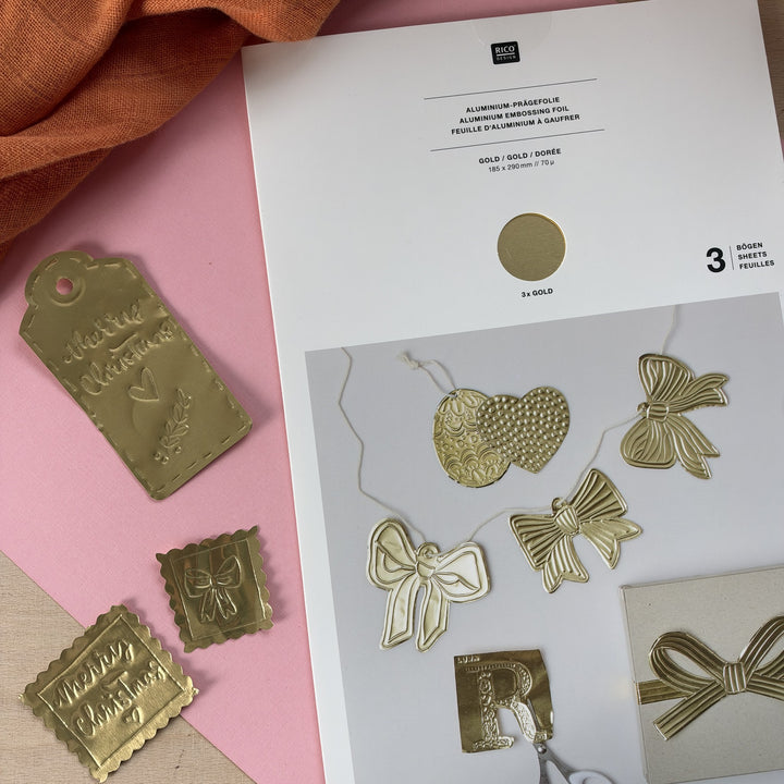 Prägefolie Gold von Rico Design mit geprägten Motiven