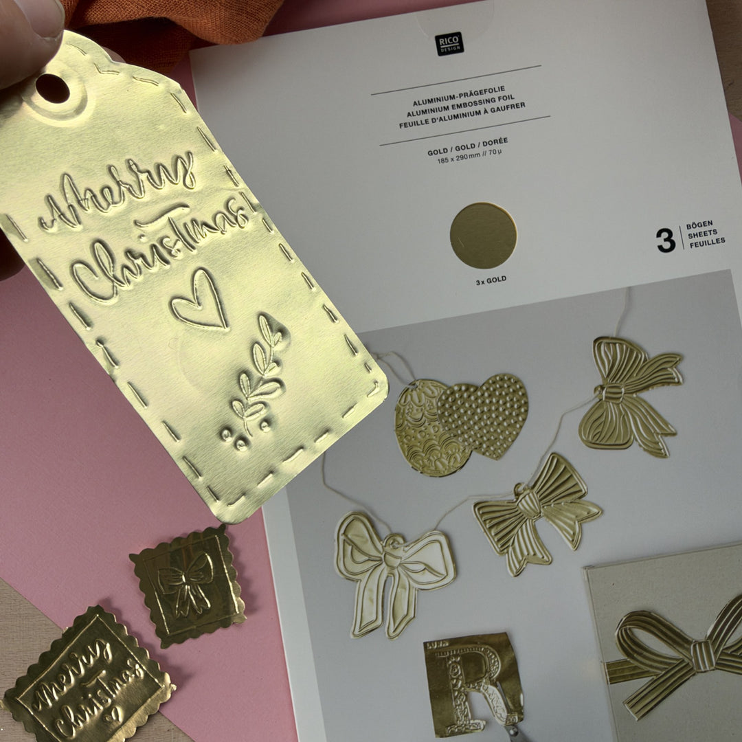 Geprägter Geschenkanhänger aus goldener Prägefolie